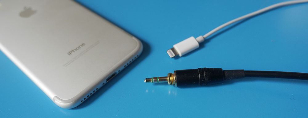 iphone se lightning connector and headphone jack